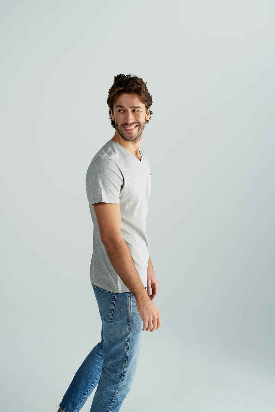 Nachhaltiges Herren-V-Shirt "Hugo" in Grau