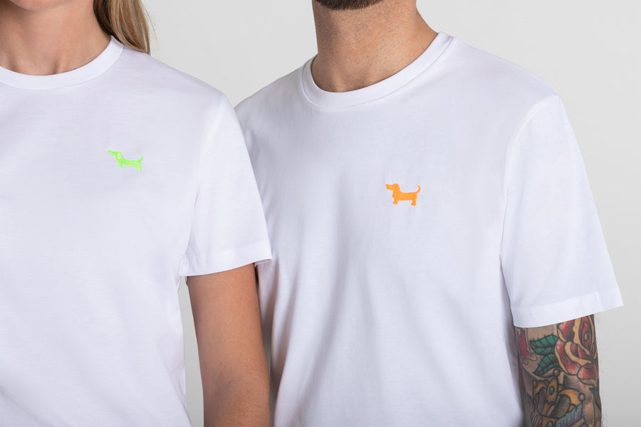 Nachhaltiges Unisex-T-Shirt "Maxl" in weiß / neon